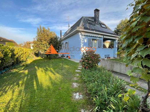 Luxury House for sale in Inzago, 679 000 €, Photo 2