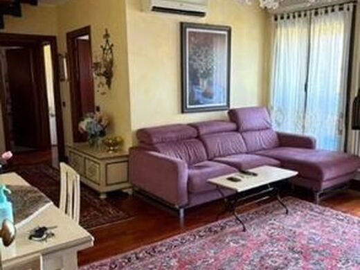 Luxury Apartment for sale in Parma, 570 000 €, Photo 2
