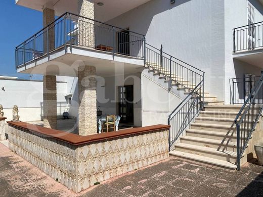 Luxury House for sale in Trani, 680 000 €, Photo 4