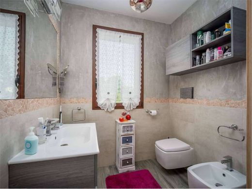 Luxury House for sale in Carpi Centro, 820 000 €, Photo 6