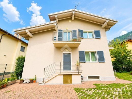 Luxury House for sale in Dervio, 630 000 €, Photo 1