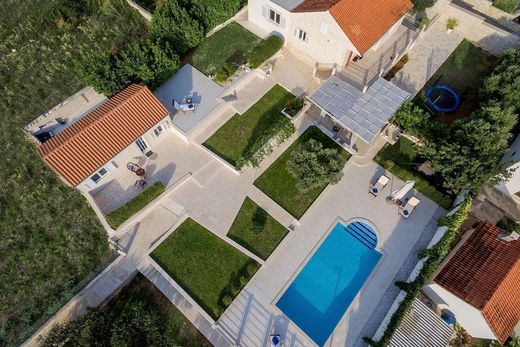 Maison de luxe à vendre à Supetar, 900 000 €, Photo 4