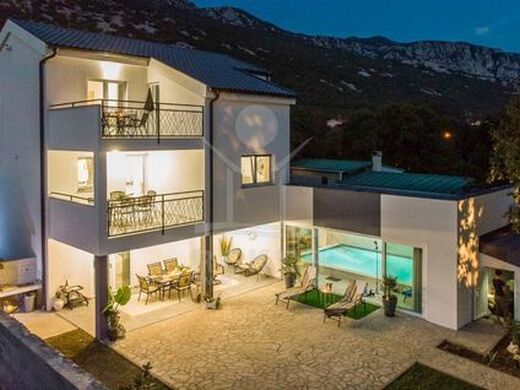 Maison de luxe à vendre à Tribalj, 850 000 €, Photo 1