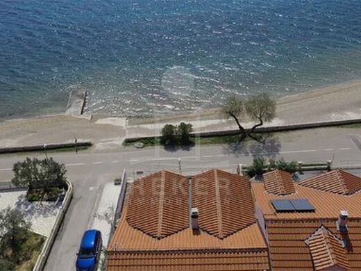 Maison de luxe à vendre à Srima, 1 400 000 €, Photo 1