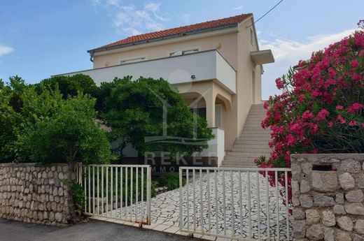 Maison de luxe à vendre à Šilo, 675 000 €, Photo 1