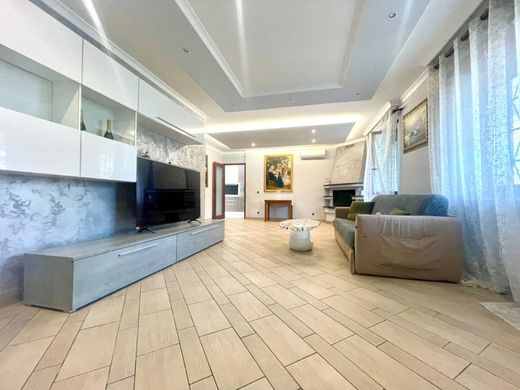 Luxury House for sale in Rome, 890 000 €, Photo 1