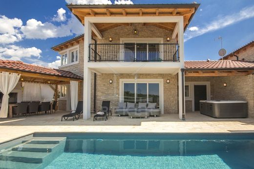Maison de luxe à vendre à Porec, 690 000 €, Photo 1