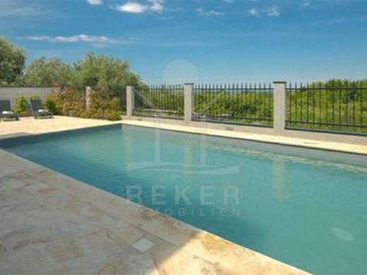 Maison de luxe à vendre à Porec, 690 000 €, Photo 1