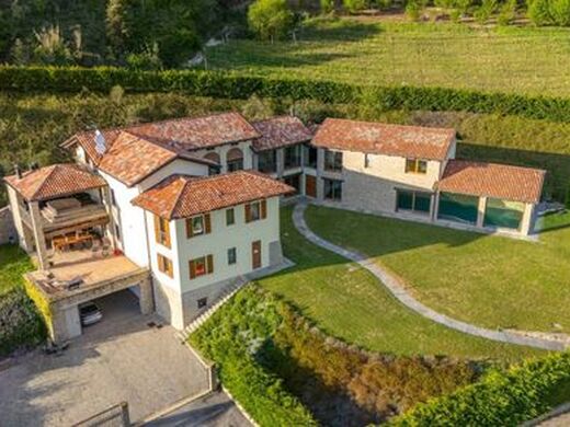 Luxury House for sale in Alba, 3 900 000 €, Photo 1