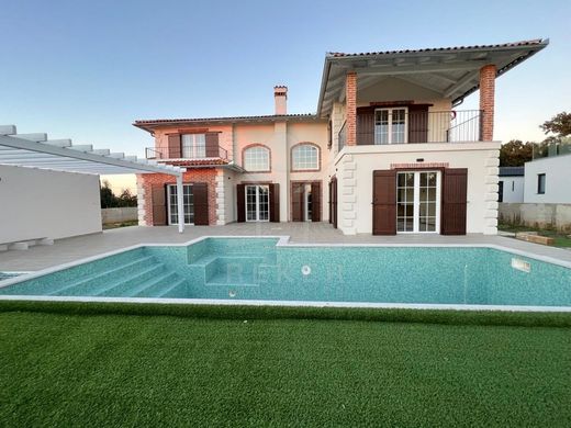 Luxury House for sale in Porec, 750 000 €, Photo 1