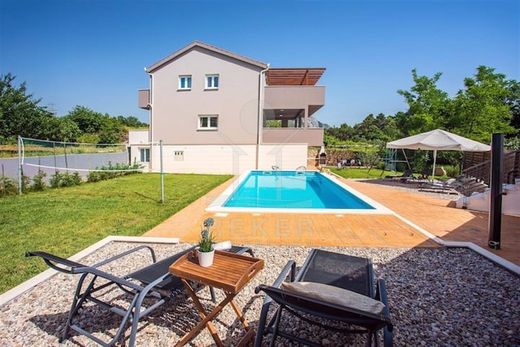 Luxury House for sale in Omiš, 750 000 €, Photo 1