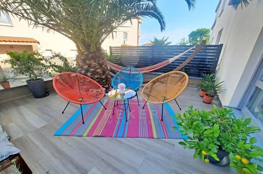 Luxury Apartment for sale in Njivice, 395 000 €, Photo 1