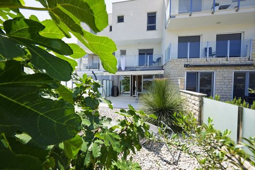 Appartement de luxe à vendre à Tribunj, 369 000 €, Photo 2