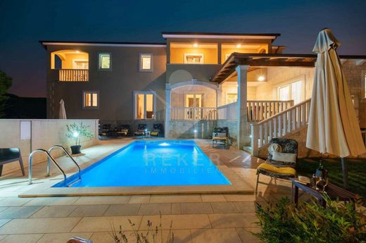 Maison de luxe à vendre à Tinjan, 599 000 €, Photo 2