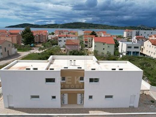 Maison de luxe à vendre à Srima, 492 000 €, Photo 2