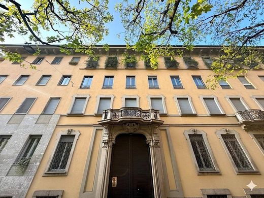 Luxury Apartment for sale in Milan, 1 890 000 €, Photo 2