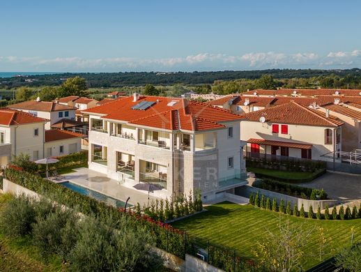 Maison de luxe à vendre à Porec, 2 400 000 €, Photo 2