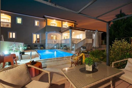 Maison de luxe à vendre à Tinjan, 599 000 €, Photo 3