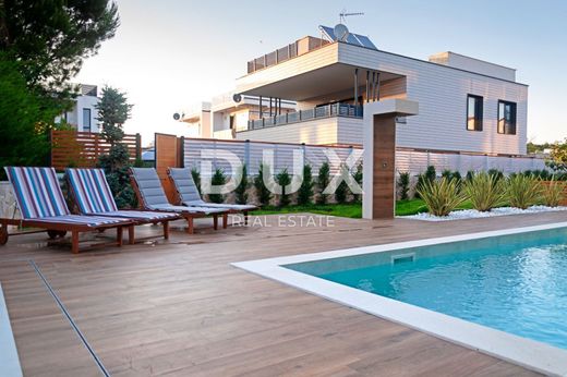 Luxury House for sale in Porec, 0 €, Photo 3