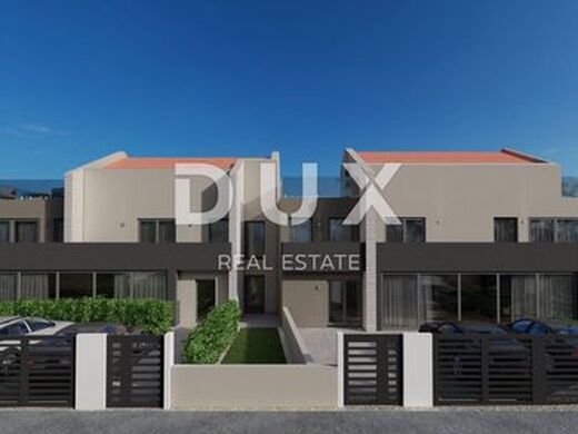 Maison de luxe à vendre à Porec, 1 650 000 €, Photo 3
