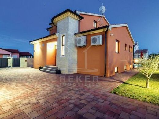 Maison de luxe à vendre à Pula, 675 000 €, Photo 3