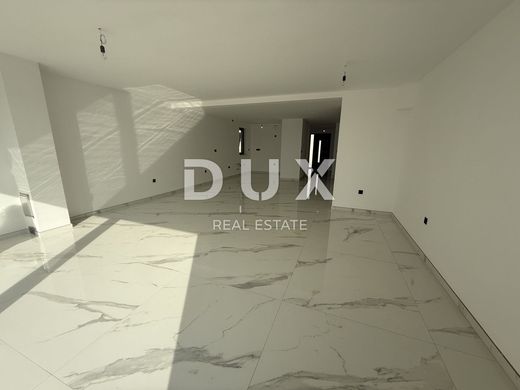 Maison de luxe à vendre à Opatija, 720 000 €, Photo 3
