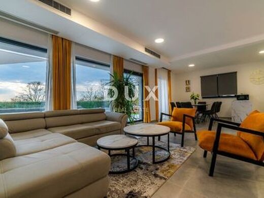 Maison de luxe à vendre à Porec, 749 000 €, Photo 4