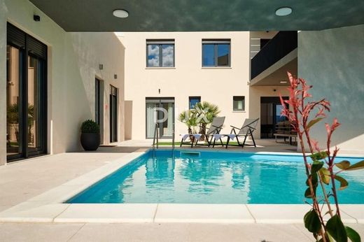 Luxury House for sale in Omiš, 1 100 000 €, Photo 4