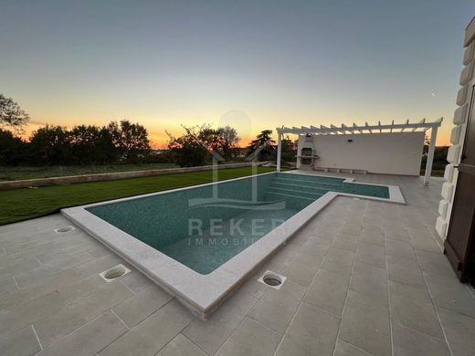 Luxury House for sale in Porec, 750 000 €, Photo 5