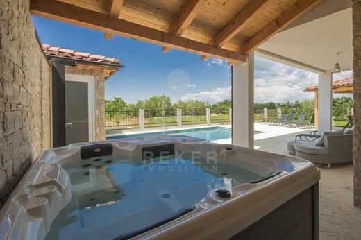 Maison de luxe à vendre à Porec, 690 000 €, Photo 6