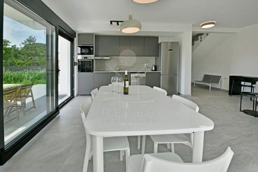 Maison de luxe à vendre à Porec, 570 000 €, Photo 7