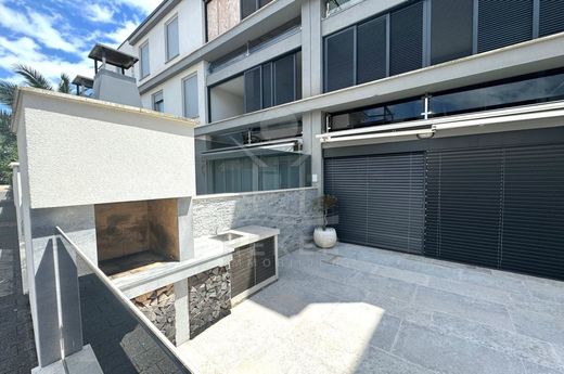 Luxury Apartment for sale in Njivice, 430 000 €, Photo 1