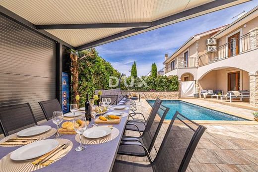 Maison de luxe à vendre à Krk, 495 000 €, Photo 1