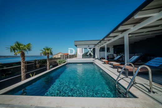 Luxury House for sale in Crikvenica, 870 000 €, Photo 1
