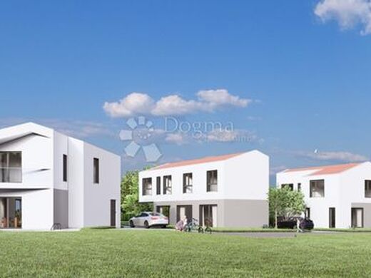Maison de luxe à vendre à Vrsar, 650 000 €, Photo 2