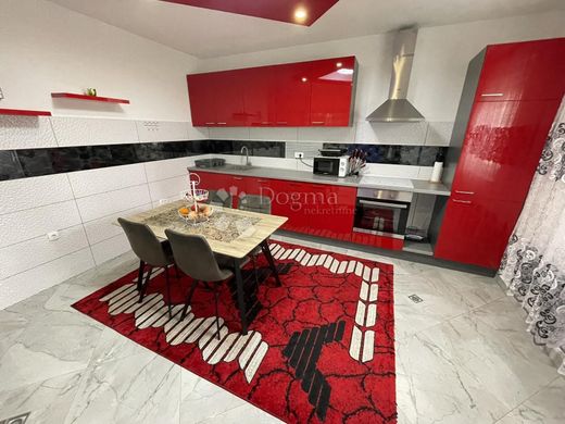 Maison de luxe à vendre à Vodnjan, 599 999 €, Photo 2