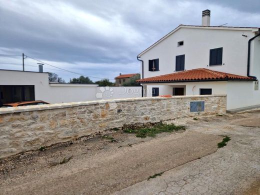 Maison de luxe à vendre à Vodnjan, 450 000 €, Photo 2