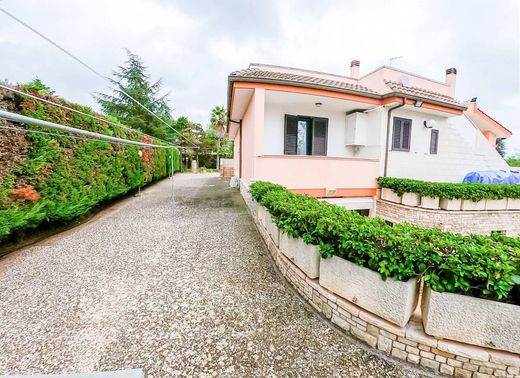 Luxury House for sale in Muro Leccese, 590 000 €, Photo 2