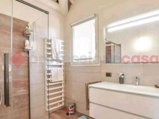 Luxury House for sale in Dormelletto, 1 240 000 €, Photo 2