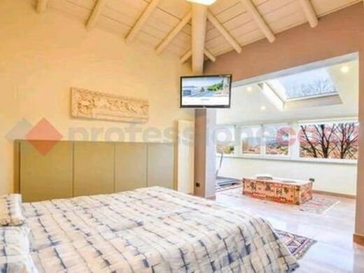 Luxury House for sale in Dormelletto, 1 240 000 €, Photo 4