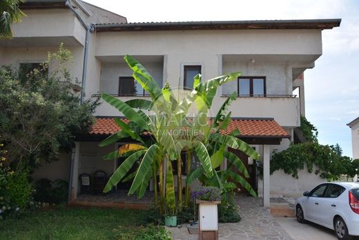 Maison de luxe à vendre à Porec, 950 000 €, Photo 6