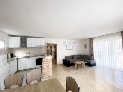 Maison de luxe à vendre à Split, 530 000 €, Photo 2