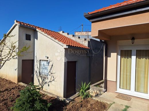 Maison de luxe à vendre à Split, 800 000 €, Photo 2