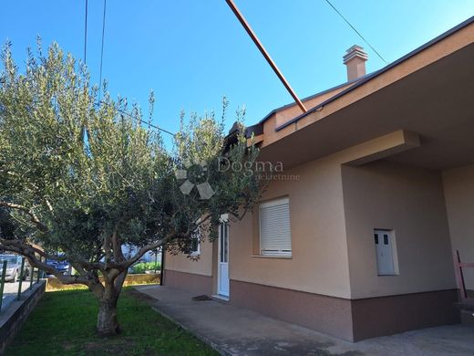 Maison de luxe à vendre à Split, 800 000 €, Photo 4
