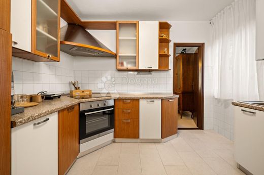Luxury Apartment for sale in Pula, 465 000 €, Photo 1