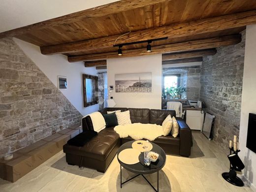 Luxury Apartment for sale in Pula, 550 000 €, Photo 1