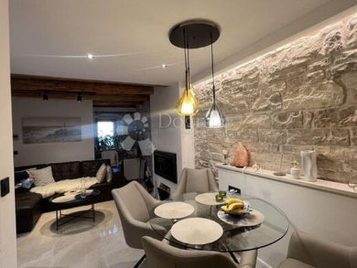 Luxury Apartment for sale in Pula, 550 000 €, Photo 2