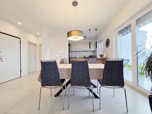 Luxury Apartment for sale in Rijeka, 490 000 €, Photo 3