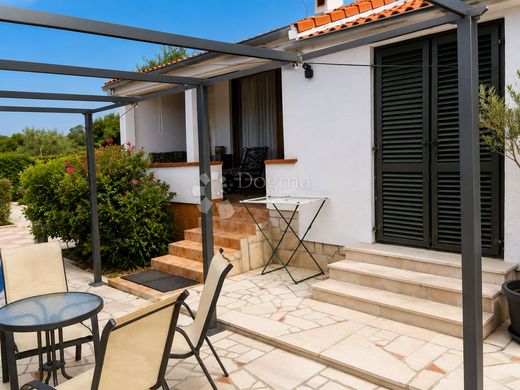 Maison de luxe à vendre à Pula, 470 000 €, Photo 3