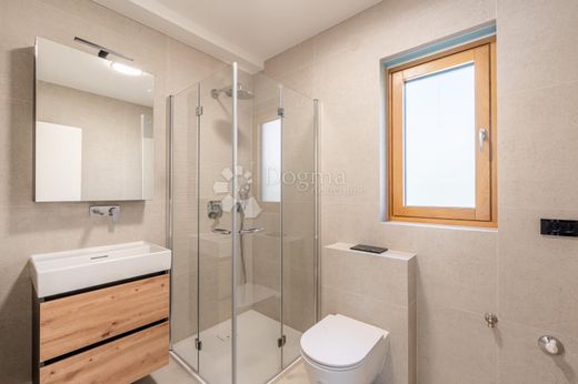 Luxury Apartment for sale in Rijeka, 580 000 €, Photo 4